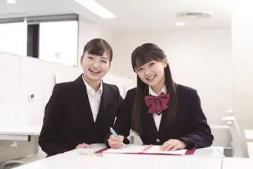 あなた専用カリキュラムと完全個別指導で学び直しや、大学進学も含めた希望進路をかなえる学力を高めます。